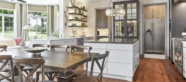 Modern Kitchen and Dining Area