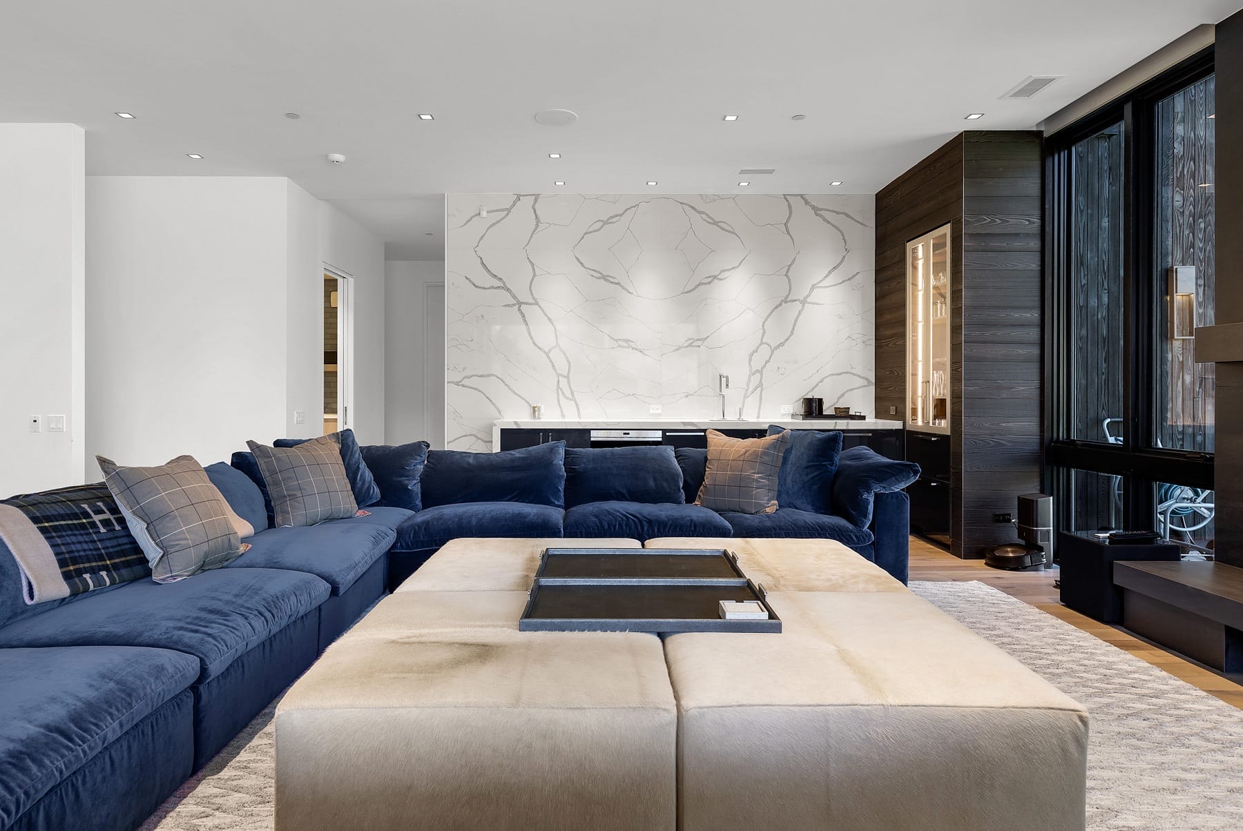 Seating for 15 with Wet Bar