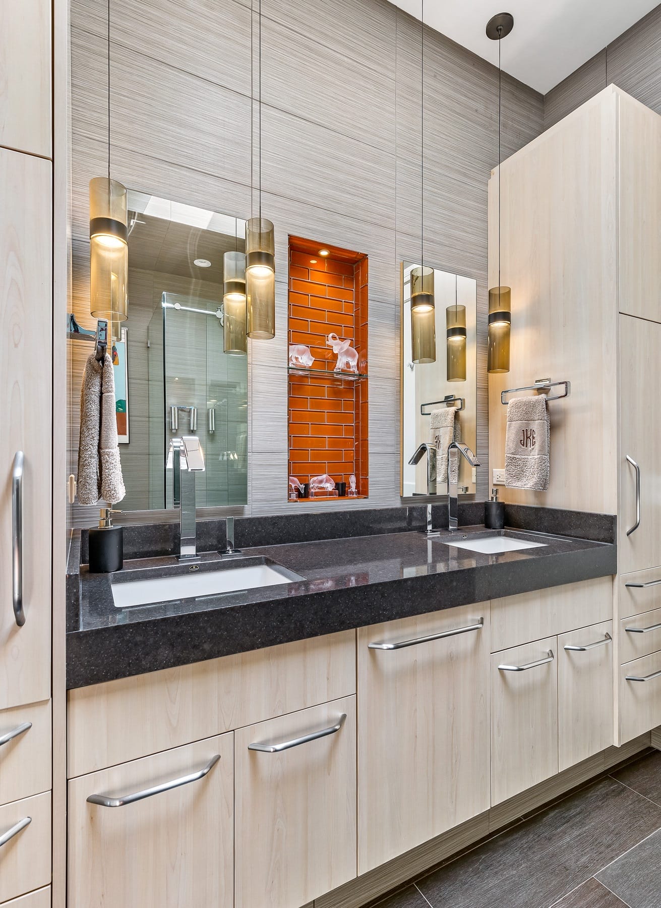 Tree Inch Thick Quartz Counter with Innovative Storage Solutions